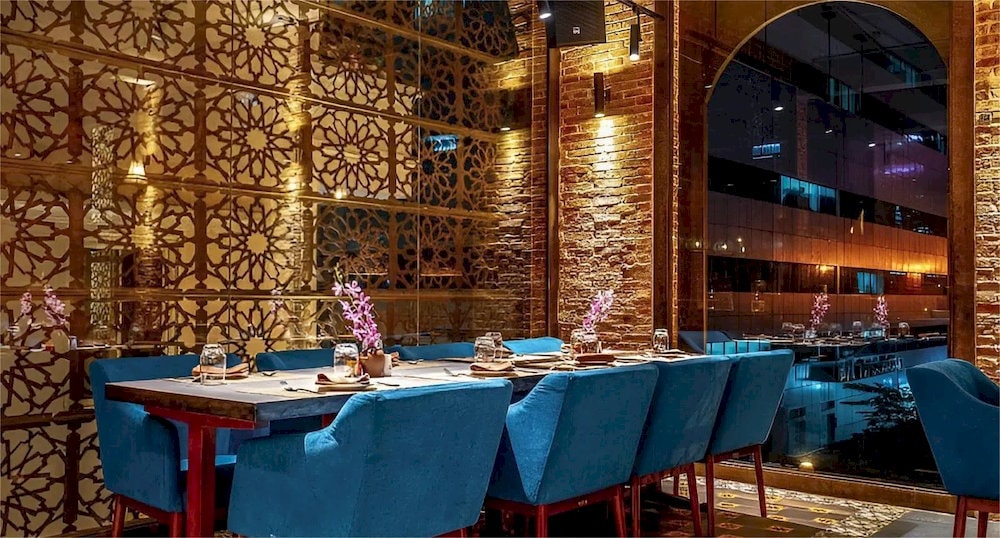 With the luxurious space, Dalcheeni is suitable for enjoying meals on special occasions